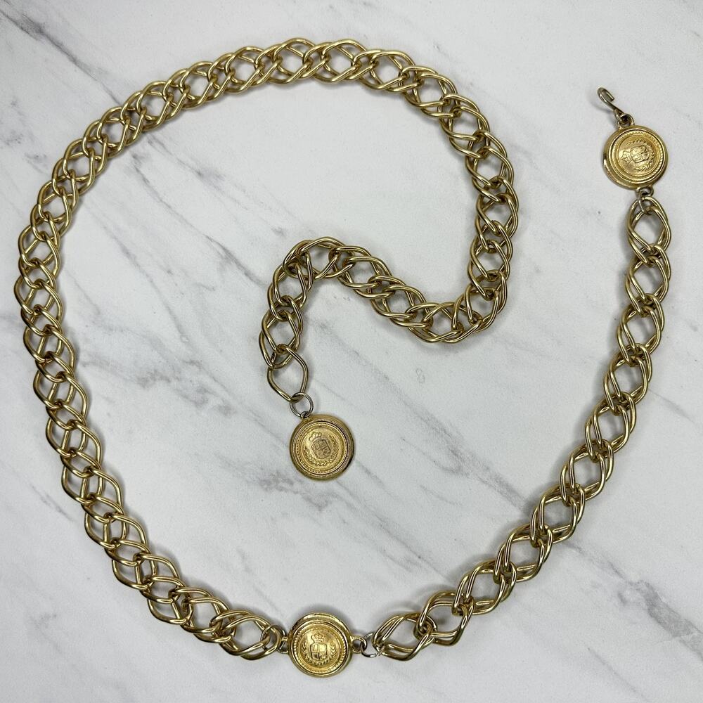 Liz Claiborne Gold Crest Medallion Chain Belt OS ✨